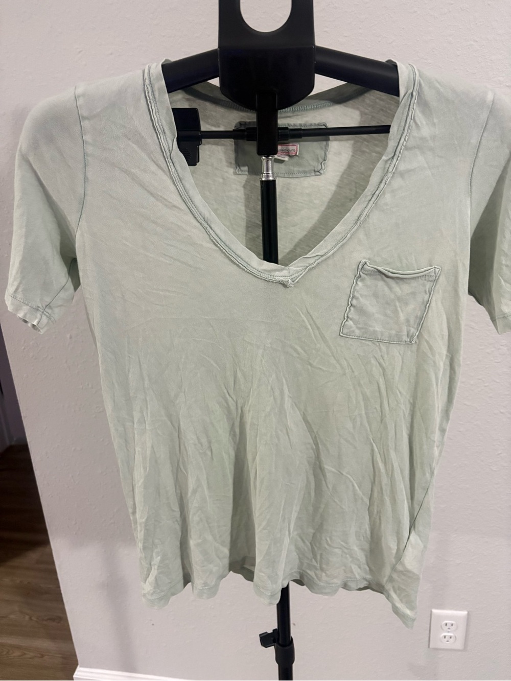 GAP Mint-Green V-Neck Pocket Tee - Women. Size small